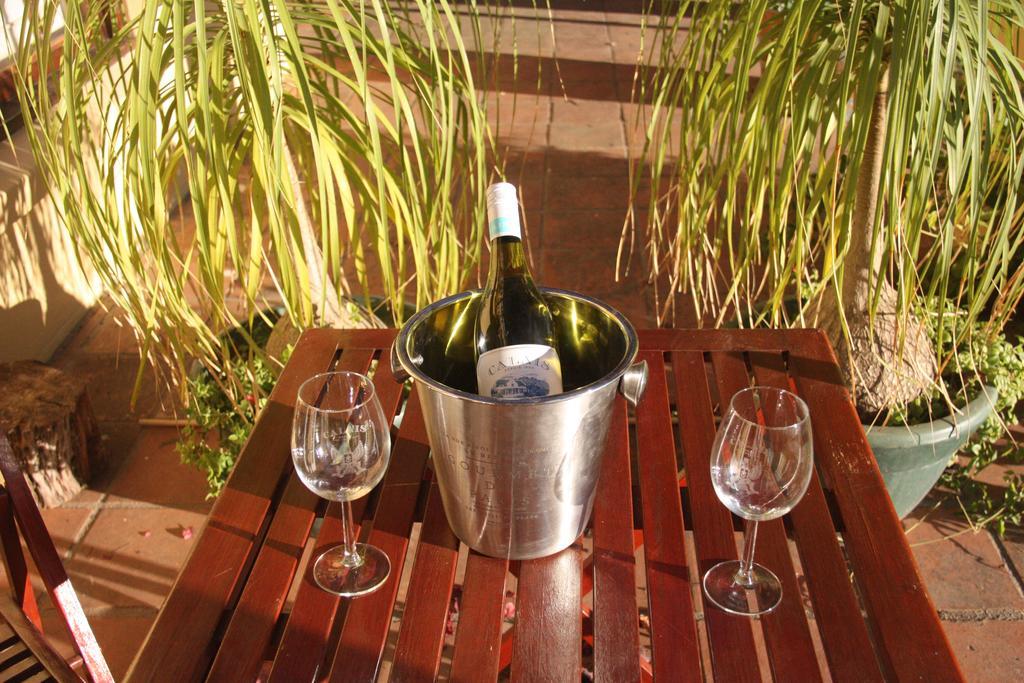 Calais Wine Estate Guest House Paarl Exterior photo